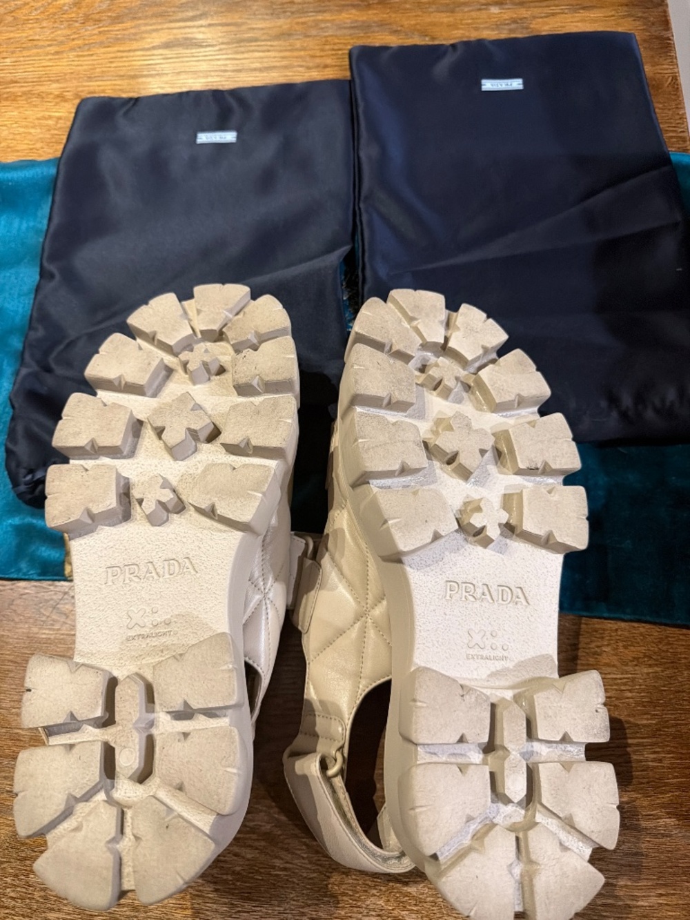 Prada shoes - Picture 2 of 6
